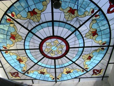 Kaca Patri dan Kaca Grafir di Bali