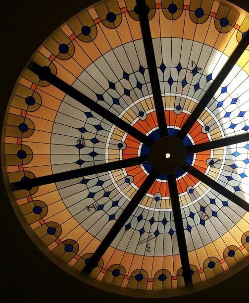 Kaca Patri dan Kaca Grafir di Bali