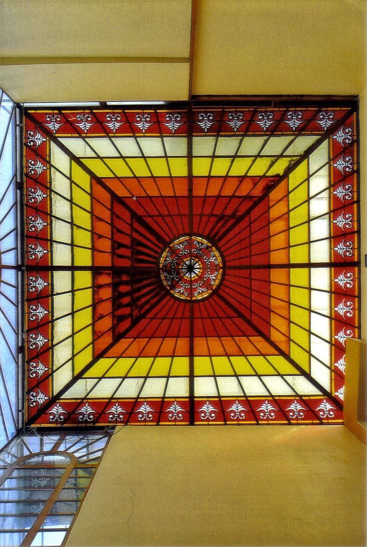 Kaca Patri dan Kaca Grafir di Bali