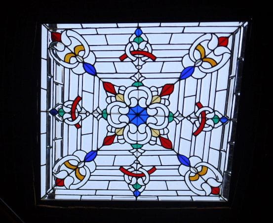 Kaca Patri dan Kaca Grafir di Bali