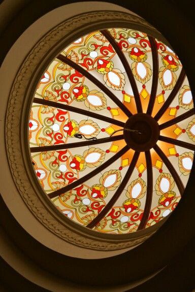 Kaca Patri dan Kaca Grafir di Bali