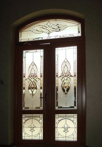 Kaca Patri dan Kaca Grafir di Bali