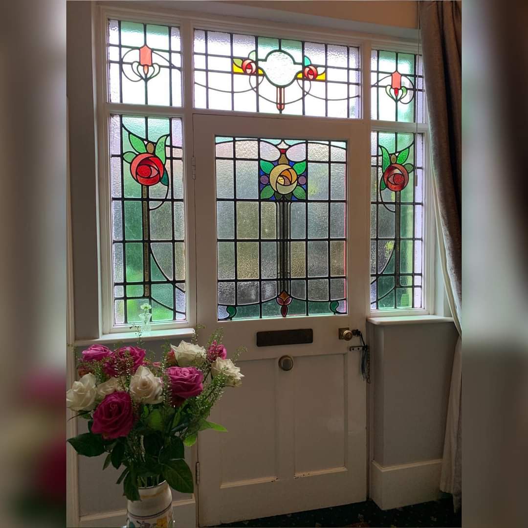 Kaca Patri dan Kaca Grafir di Bali