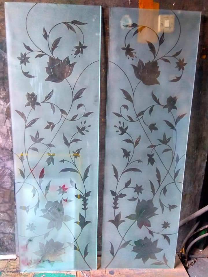 Kaca Patri dan Kaca Grafir di Bali