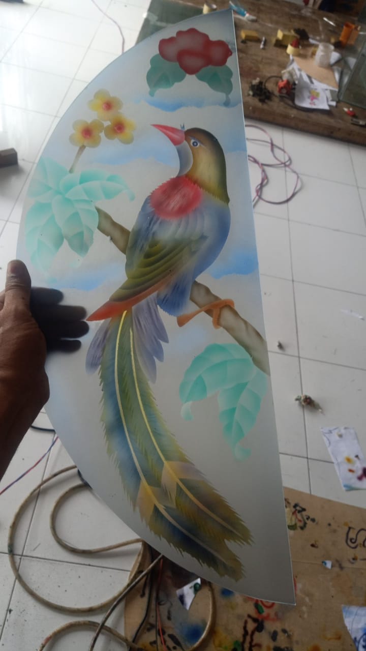 Kaca Patri dan Kaca Grafir di Bali