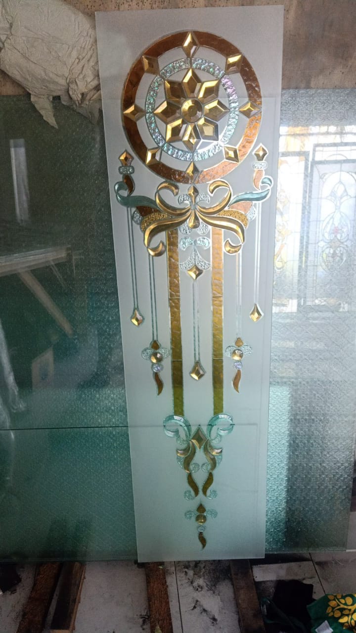 Kaca Patri dan Kaca Grafir di Bali